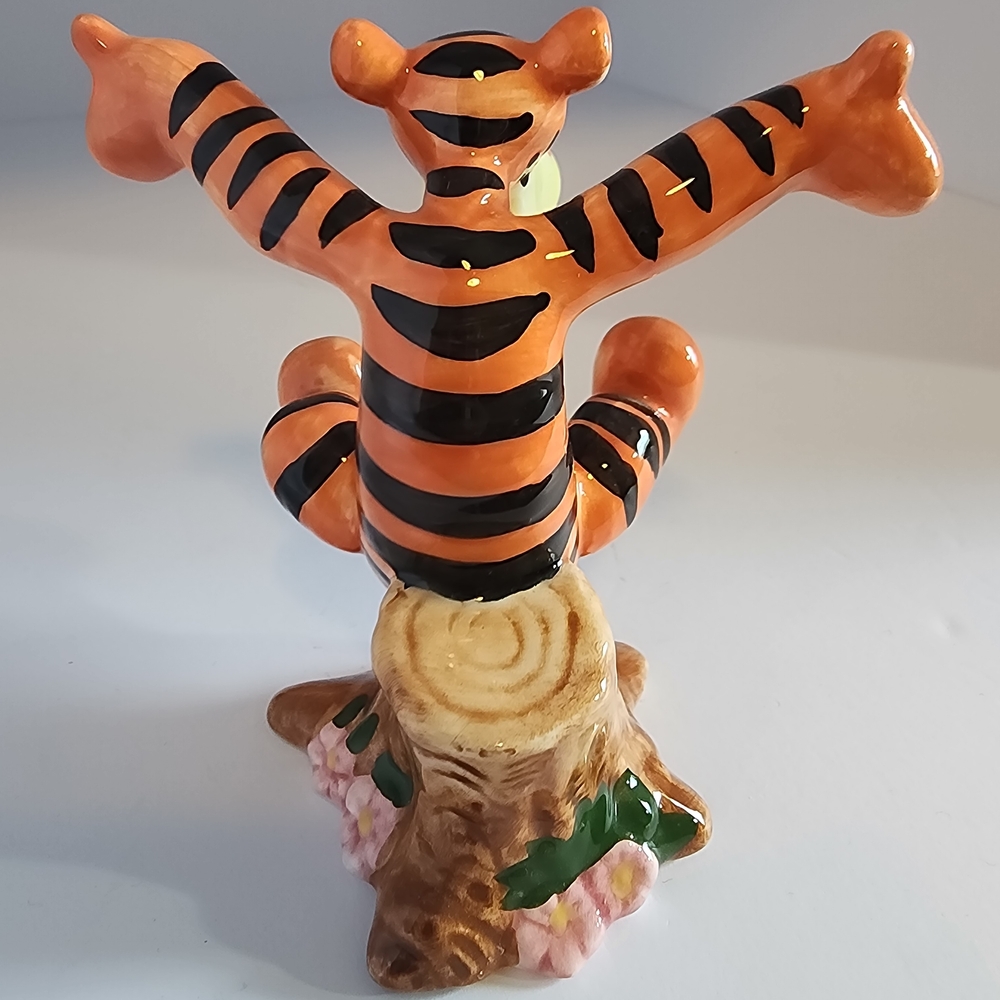 VINTAGE Tigger Ceramic Figurine - Picture 2 of 5